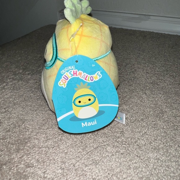 New Maui the Pineapple with Goggles Squishmallows - Picture 5 of 7